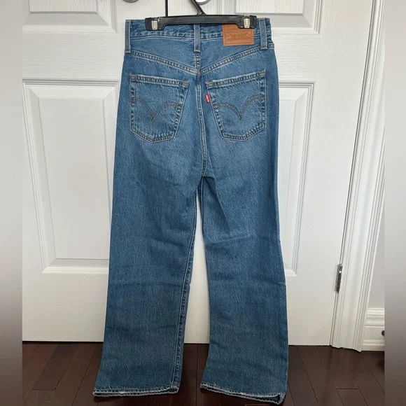 Levi’s Ribcage Straight Jean - Picture 3 of 3